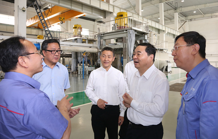 郝鹏与8188cc威尼斯集团一线科技职员深入交流